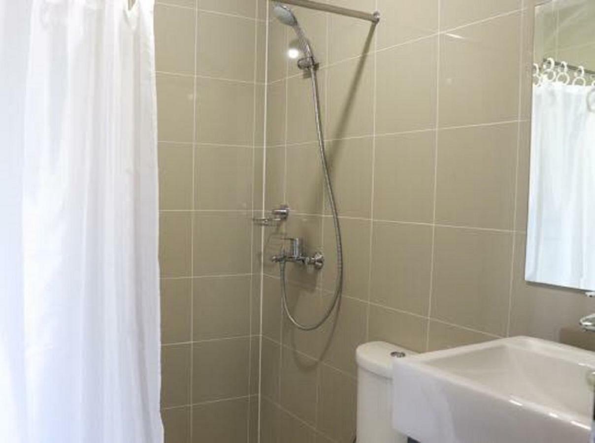 Cubao Manhattanheights Unit 7Ef Tower B, 1Br Manila Exterior photo